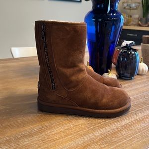 Authentic NEW Ugg chestnut brown side copper zipper calf height boots